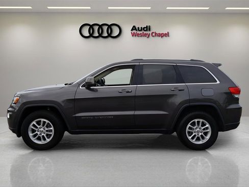 Used 2019 Jeep Grand Cherokee Laredo image 2