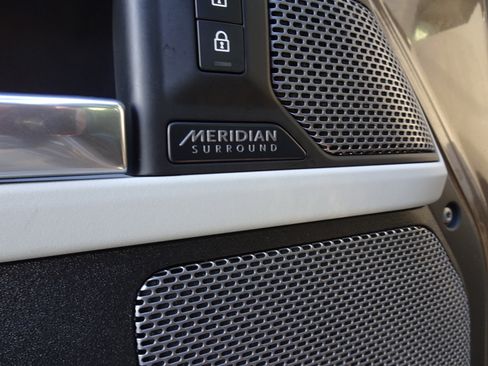 Used 2021 Land Rover Defender 110 X-Dynamic HSE image 13