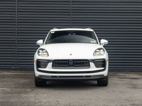 Certified 2023 Porsche Macan AWD/4WD image 10