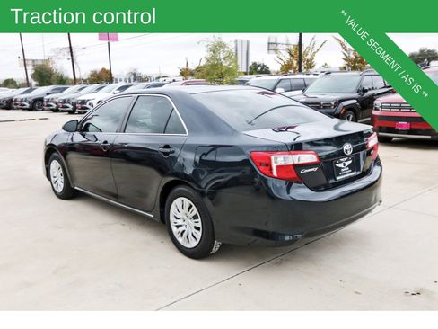Used 2014 Toyota Camry LE image 6