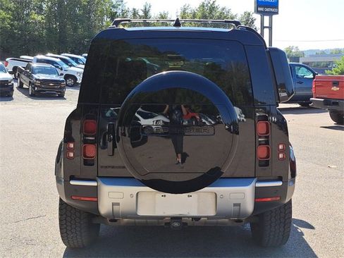 Used 2024 Land Rover Defender 110 S image 4