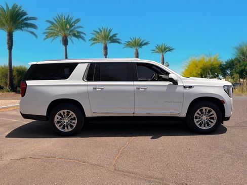 Used 2023 GMC Yukon XL SLT AWD/4WD image 6