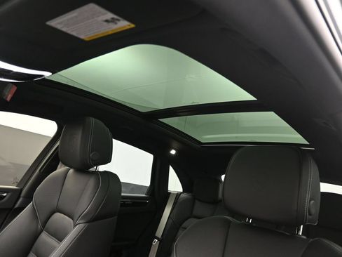 Certified 2025 Porsche Macan Turbo AWD/4WD image 19