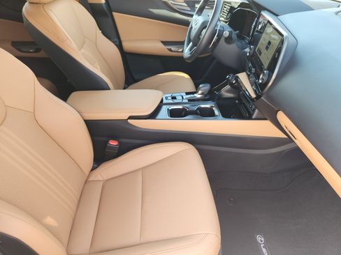 Used 2025 Lexus NX 250 FWD w/ Premium Package image 18