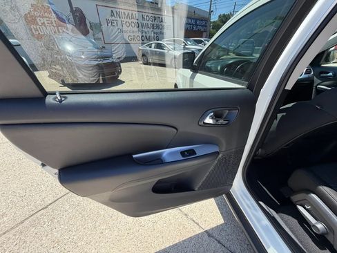 Used 2020 Dodge Journey SE w/ SE Popular Equipment Group FWD image 21