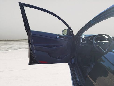 Used 2021 Hyundai Tucson Limited image 13