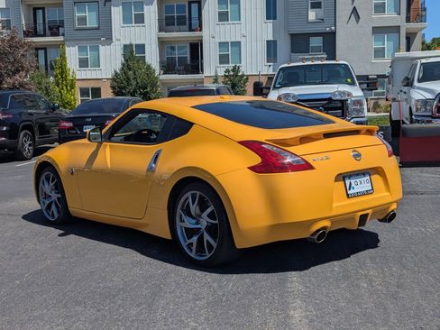 Used 2017 Nissan 370Z Coupe RWD image 9