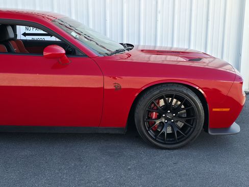 Used 2015 Dodge Challenger SRT Hellcat image 14