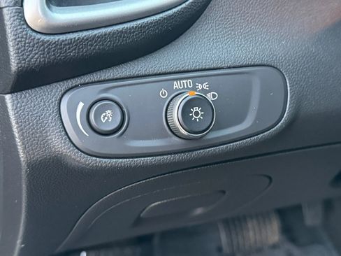 Used 2021 Chevrolet Trax LT image 30