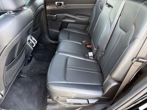 Used 2023 Kia Sorento S w/ Panoramic Sunroof Package FWD image 19