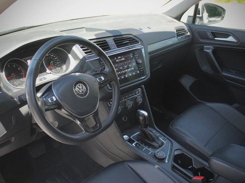 Used 2021 Volkswagen Tiguan SE w/ Panoramic Sunroof Package AWD/4WD image 10