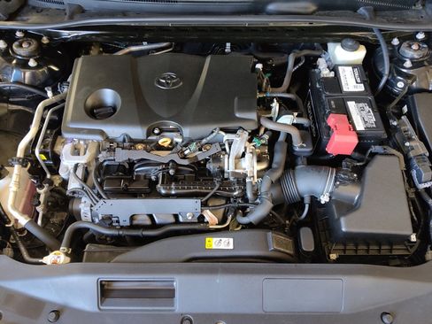Used 2018 Toyota Camry SE w/ Convenience Package FWD image 30