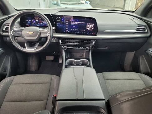 Used 2024 Chevrolet Traverse LT FWD image 17