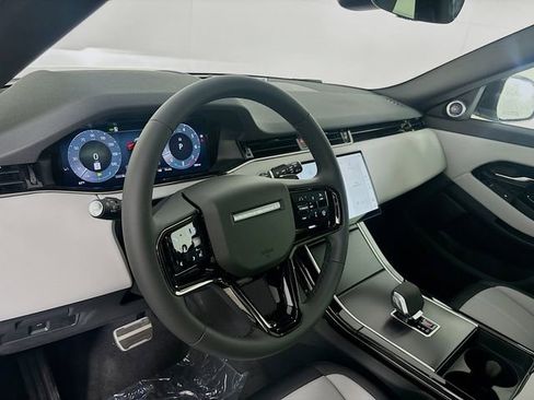 Used 2026 Land Rover Range Rover Evoque Dynamic SE AWD/4WD image 9
