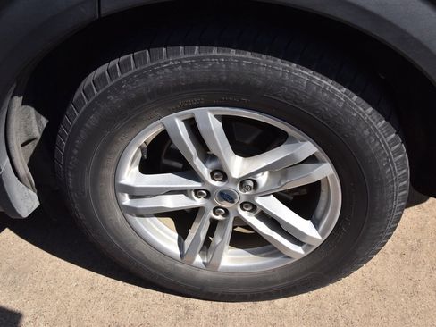 Used 2020 Ford Explorer XLT image 13