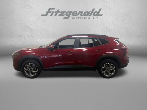 Used 2024 Chevrolet Trax LT FWD image 2