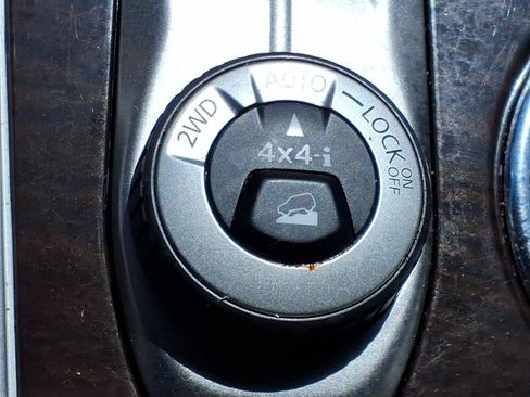 Used 2015 Nissan Pathfinder Platinum w/ Family Entertainment Package AWD/4WD image 11