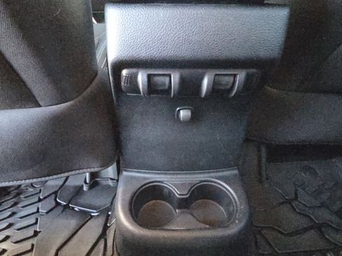 Used 2017 Jeep Wrangler Unlimited Rubicon w/ Max Tow Package image 29