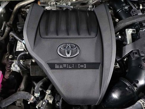 Used 2024 Toyota Highlander LE AWD/4WD image 17