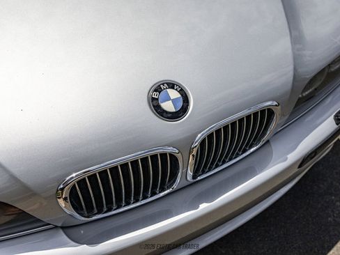 Used 2002 BMW M5 RWD image 40