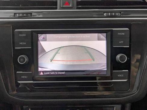 Used 2020 Volkswagen Tiguan S FWD image 31