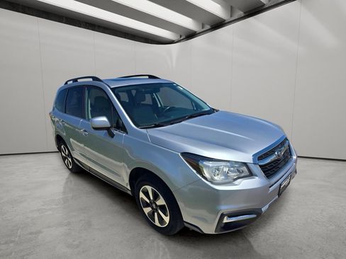 Used 2017 Subaru Forester 2.5i Limited AWD/4WD image 7
