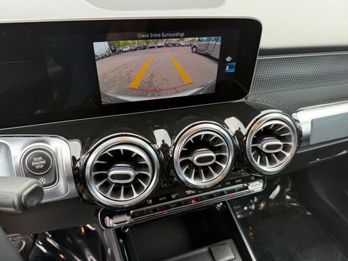 Used 2021 Mercedes-Benz GLB 250 4MATIC image 19