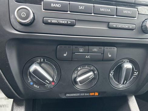 Used 2014 Volkswagen Jetta SE image 25
