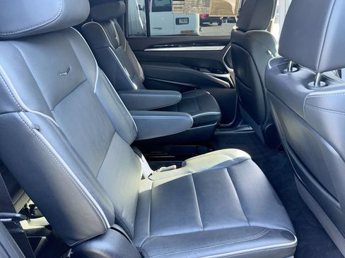 Used 2025 Cadillac Escalade ESV Sport AWD/4WD image 29