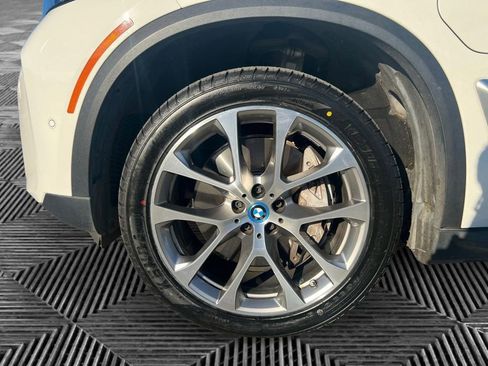 Used 2025 BMW X5 xDrive50e image 35