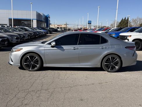Used 2019 Toyota Camry XSE image 3