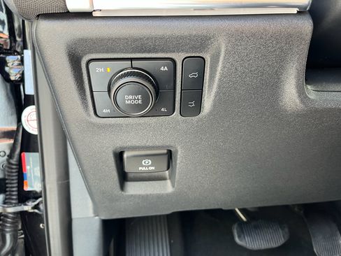 Used 2025 Ford Expedition Max Platinum AWD/4WD image 22