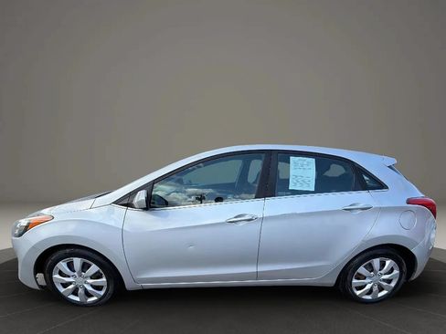 Used 2017 Hyundai Elantra GT FWD image 8