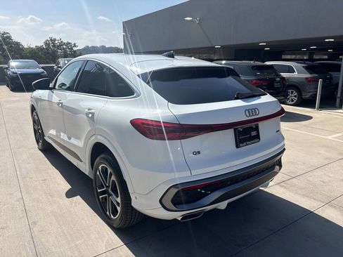 Used 2025 Audi Q5 Premium w/ Convenience Package image 8
