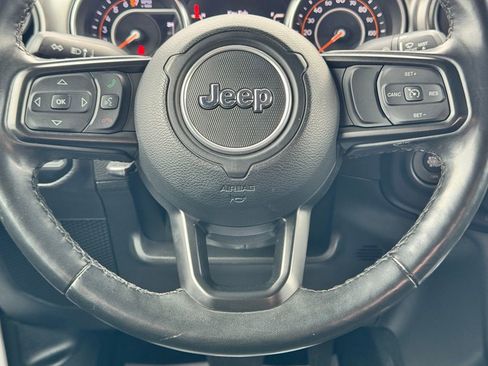 Used 2022 Jeep Gladiator Willys AWD/4WD image 19