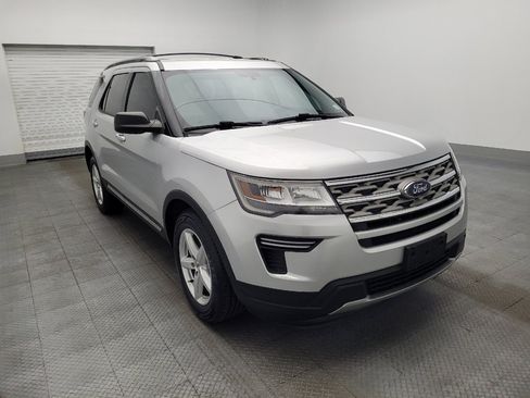 Used 2018 Ford Explorer XLT image 13