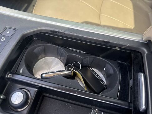 Used 2017 Land Rover Range Rover Evoque SE image 12