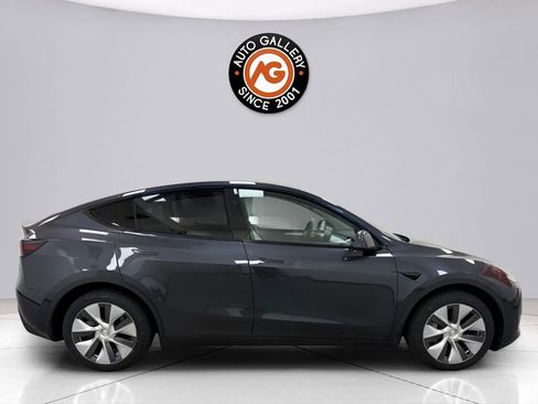 Used 2024 Tesla Model Y Long Range AWD/4WD image 2