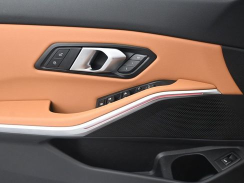 Used 2025 BMW 330i xDrive Sedan w/ Convenience Package image 13