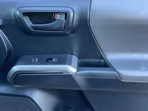 Used 2019 Toyota Tacoma SR5 RWD image 17