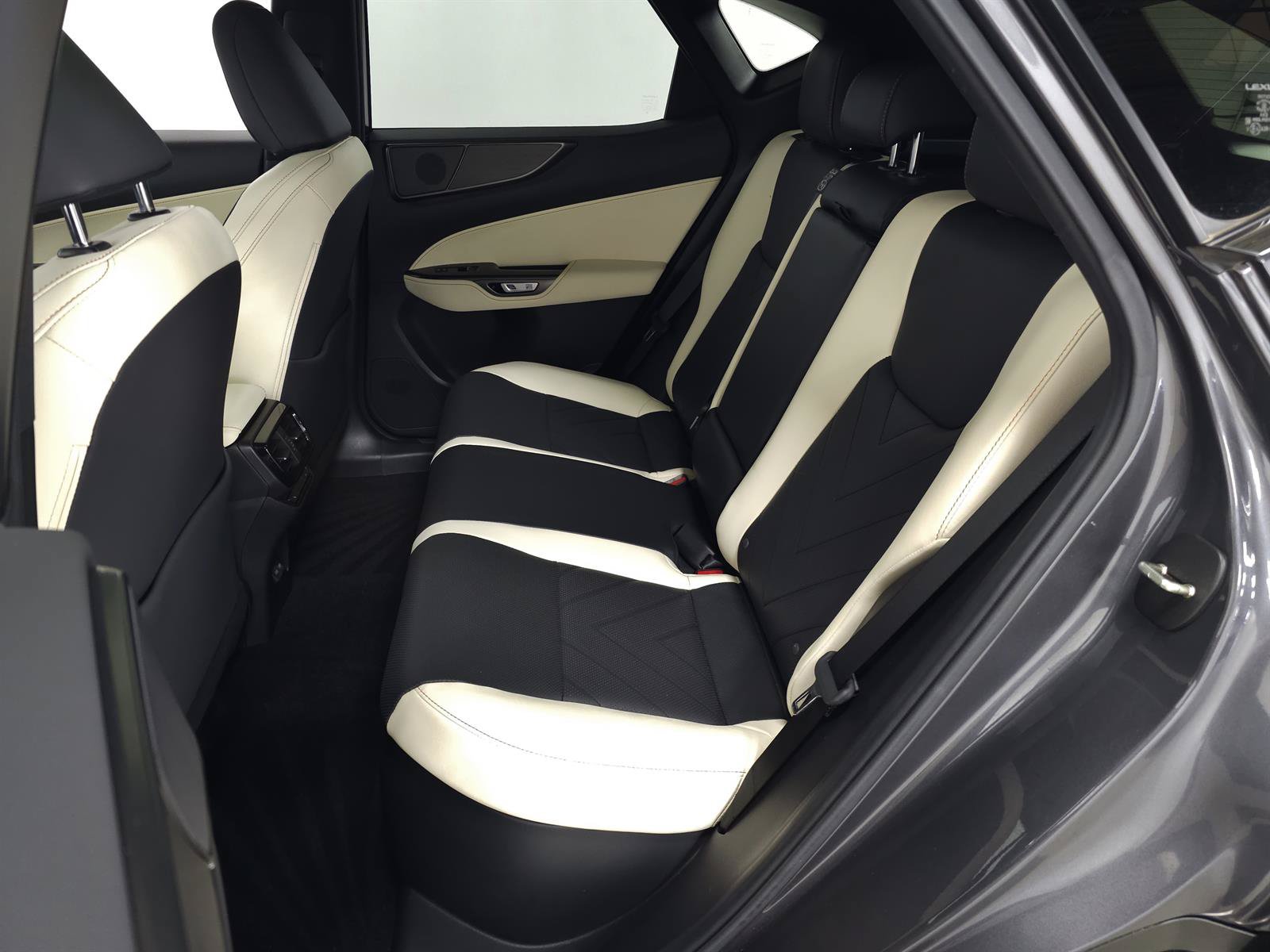 Used 2024 Lexus NX 350h AWD w/ Vision Package image 35