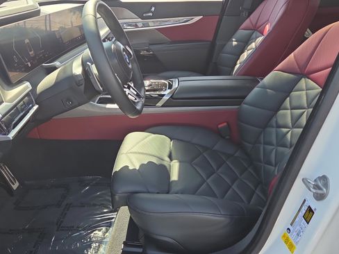 Certified 2023 BMW 740i RWD image 9
