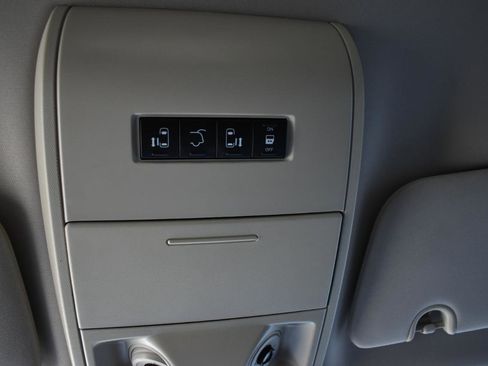 Used 2014 Chrysler Town & Country Touring-L w/ Driver Convenience Group FWD image 43