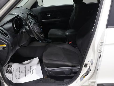 Used 2013 Kia Soul + FWD image 11