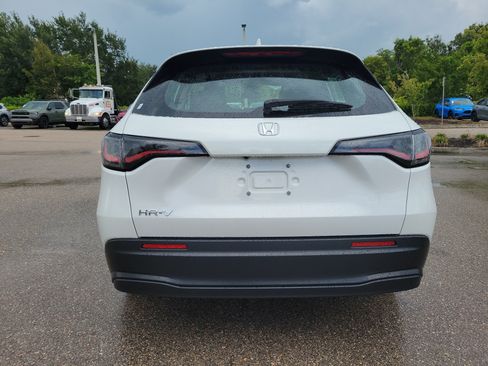 Certified 2025 Honda HR-V LX image 5