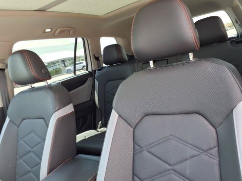 Certified 2025 Volkswagen Atlas Peak Edition SE AWD/4WD image 22