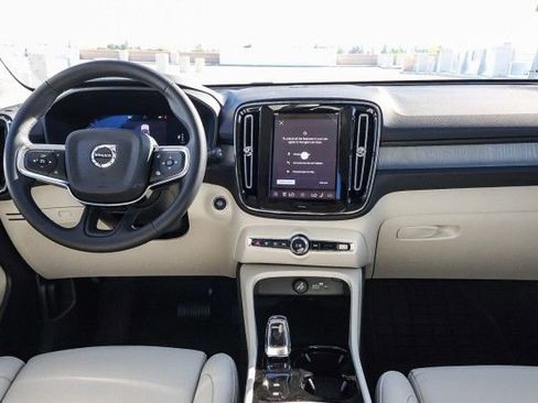 New 2026 Volvo XC40 B5 Ultra w/ Climate Package AWD/4WD image 13