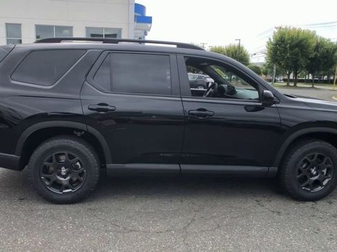 New 2025 Honda Pilot TrailSport image 10