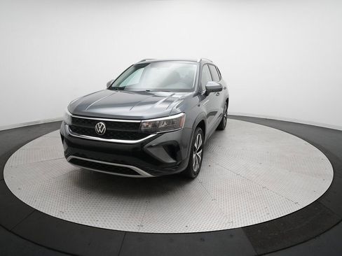 Used 2022 Volkswagen Taos SE image 32