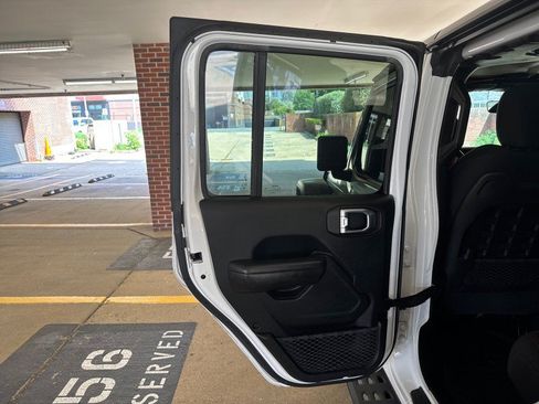 Used 2018 Jeep Wrangler Unlimited Rubicon AWD/4WD image 13